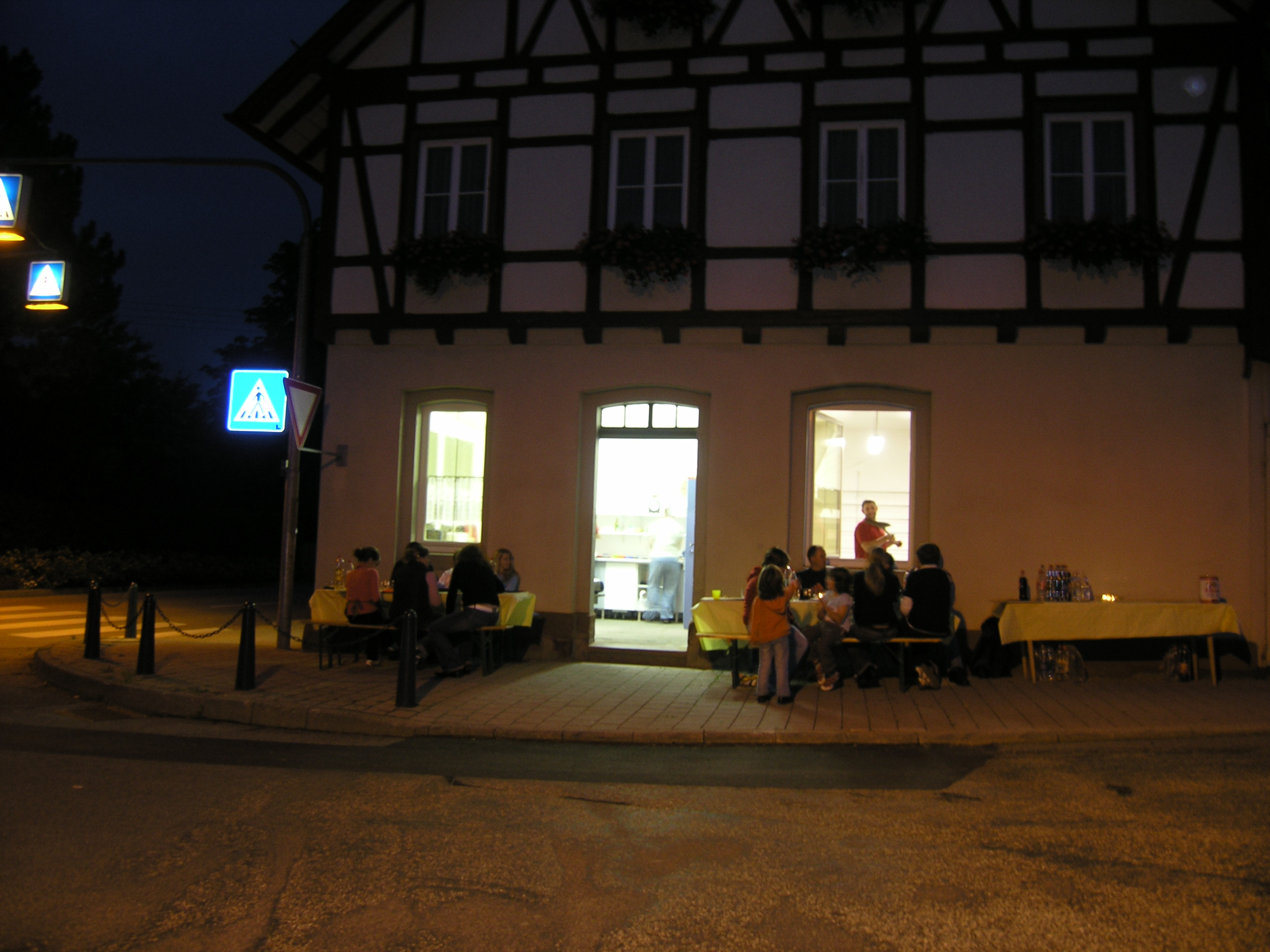 Stimmungsvoller Abend vor dem Backhaus ´s leuchtet!